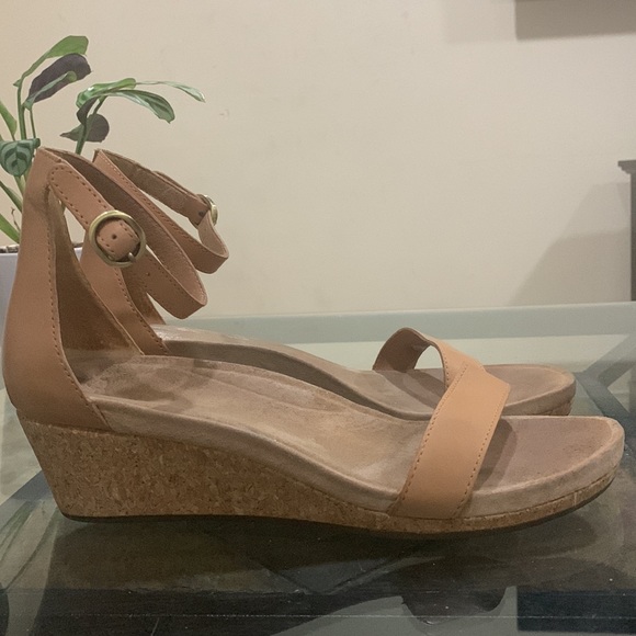 UGG ‘EMILIA’ LEATHER ANKLE STRAP CORK WEDGE SANDALS - Picture 6 of 10
